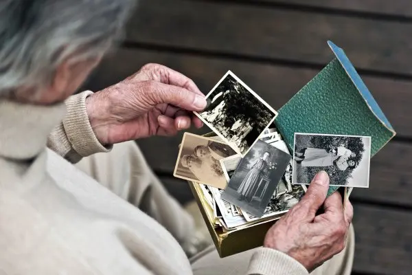 Fun Activities to Stimulate the Brain of a Loved One Living with Dementia